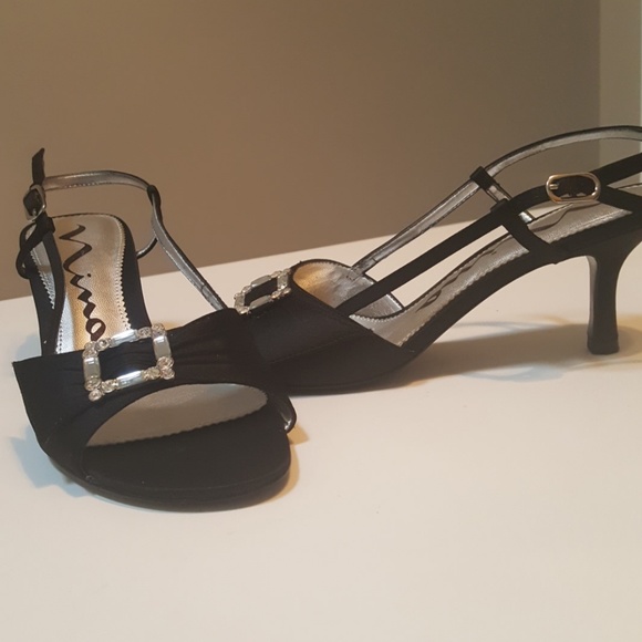 Nina strapback mid heels with decorative buckle - Picture 2 of 4